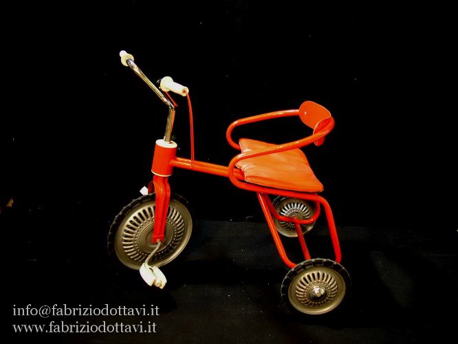 Piccoli restauri - Triciclo italiano anni 60